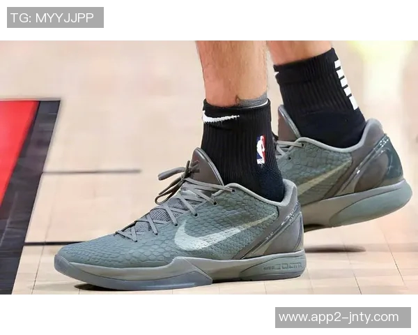 前NBA球员富尼耶推出两款专属Kobe4配色颜值如何一探究竟