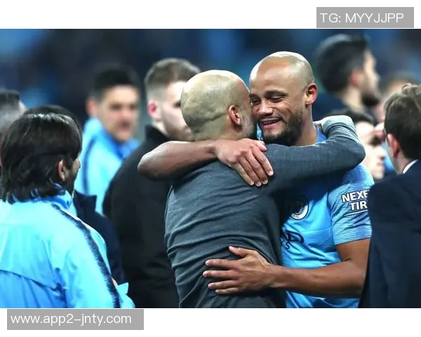 孔帕尼谈乌尔比希向传奇门将学习明日再讨论磁卡离队事宜 孔帕尼谈乌尔比希向传奇门将学习明日再讨论磁卡离队事宜