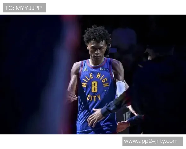 沃特森表现稳定半场7投4中斩获10分三分球精准命中1次